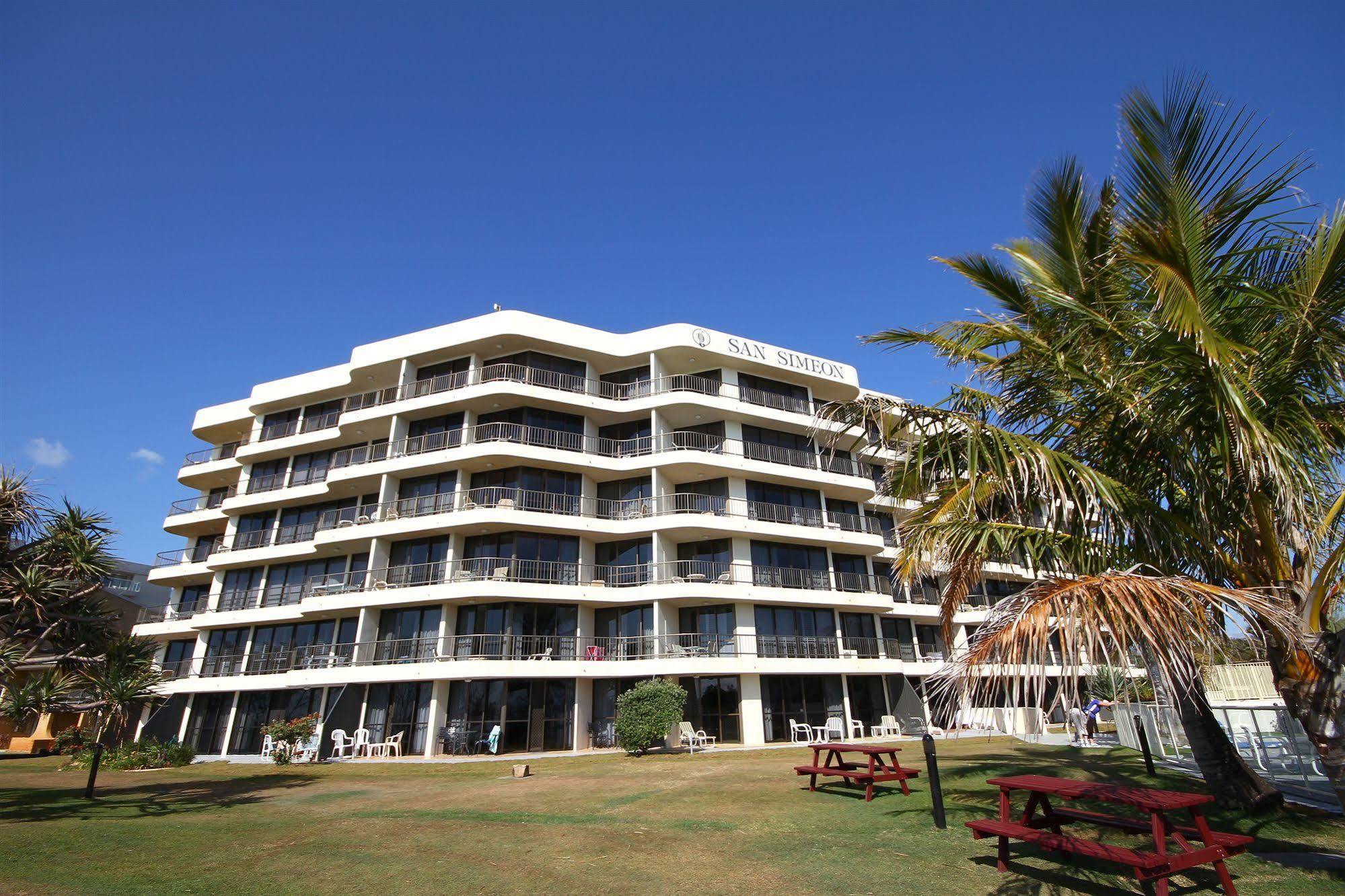 San Simeon Beachfront Apartments Tugun Гоулд Коуст Екстериор снимка
