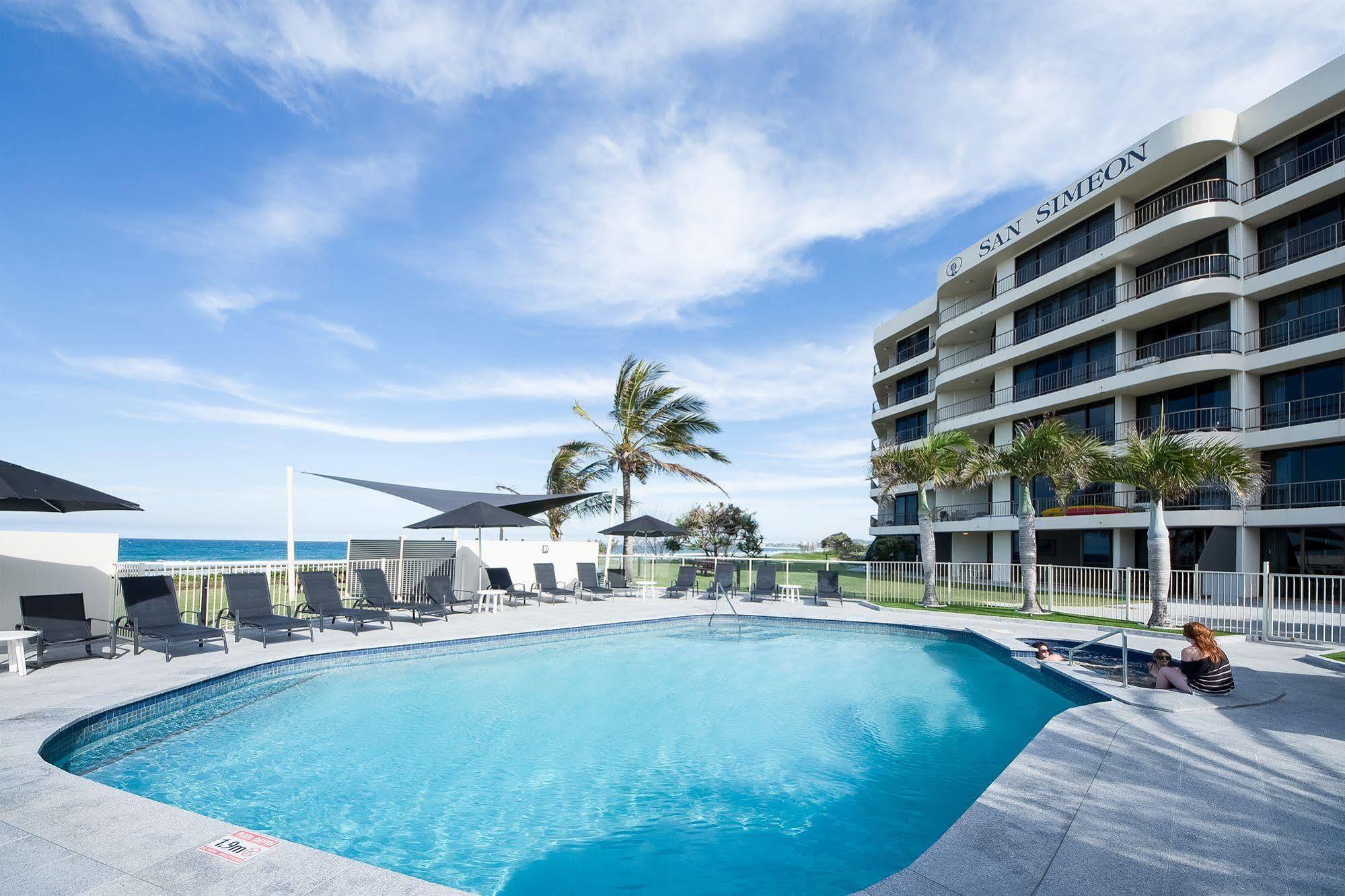 San Simeon Beachfront Apartments Tugun Гоулд Коуст Екстериор снимка