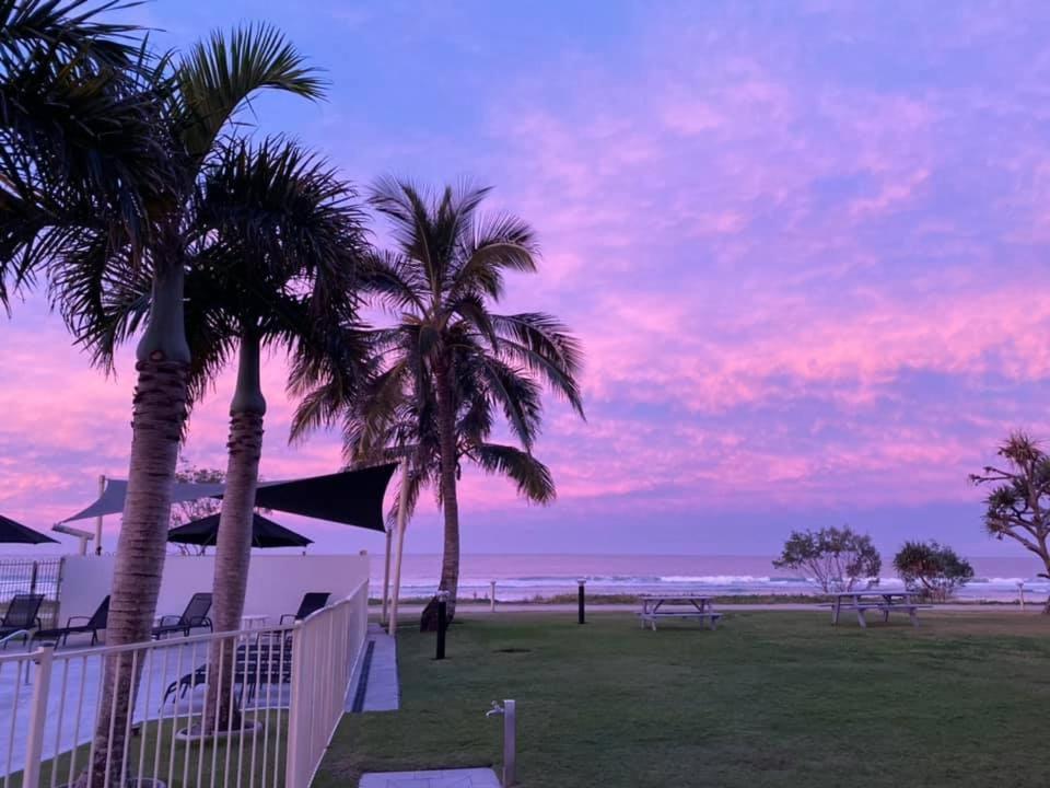 San Simeon Beachfront Apartments Tugun Гоулд Коуст Екстериор снимка