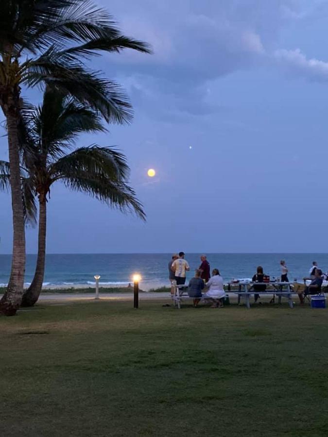 San Simeon Beachfront Apartments Tugun Гоулд Коуст Екстериор снимка