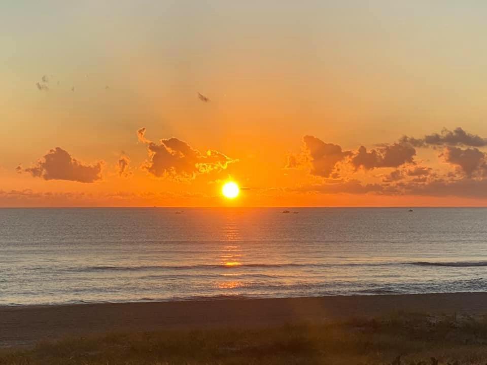 San Simeon Beachfront Apartments Tugun Гоулд Коуст Екстериор снимка