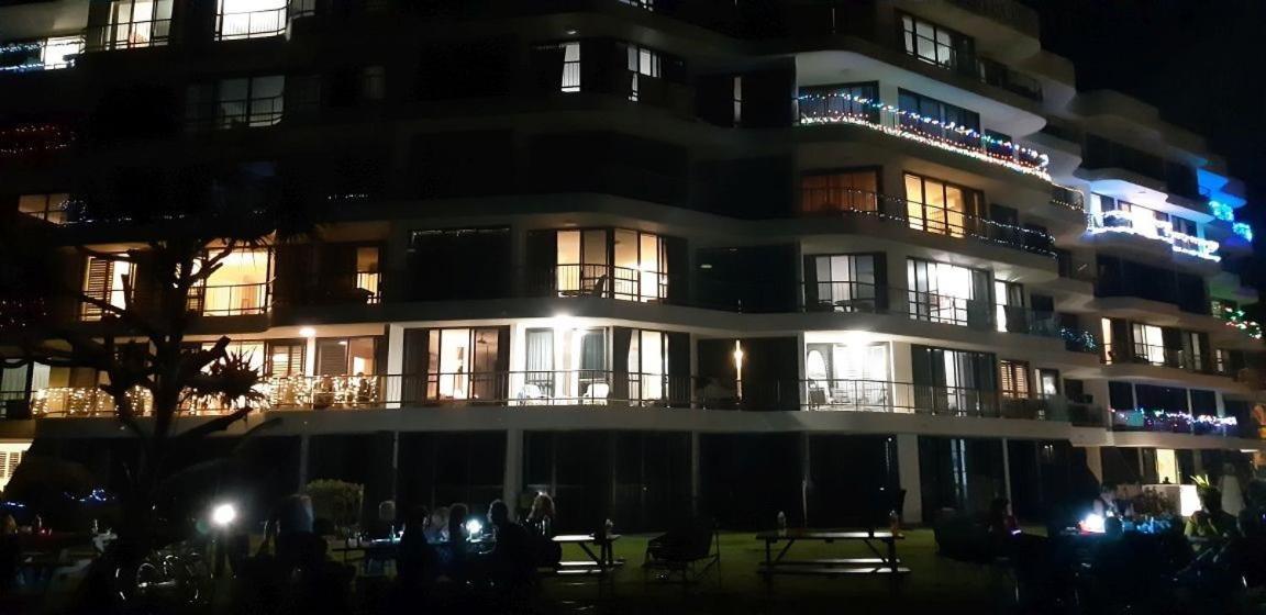 San Simeon Beachfront Apartments Tugun Гоулд Коуст Екстериор снимка